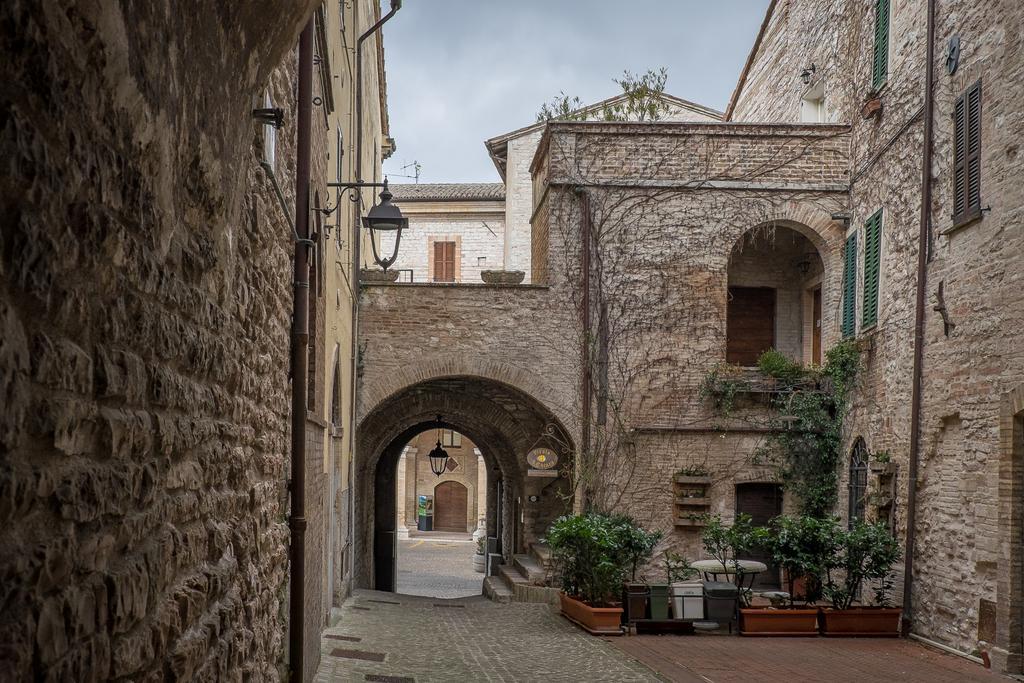 Appartamenti Turistici Vicolo S. Chiara Sassoferrato Exterior photo